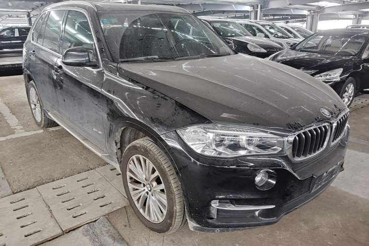 Used BMW X5 2017 xDrive28i Front Right 45 Deg