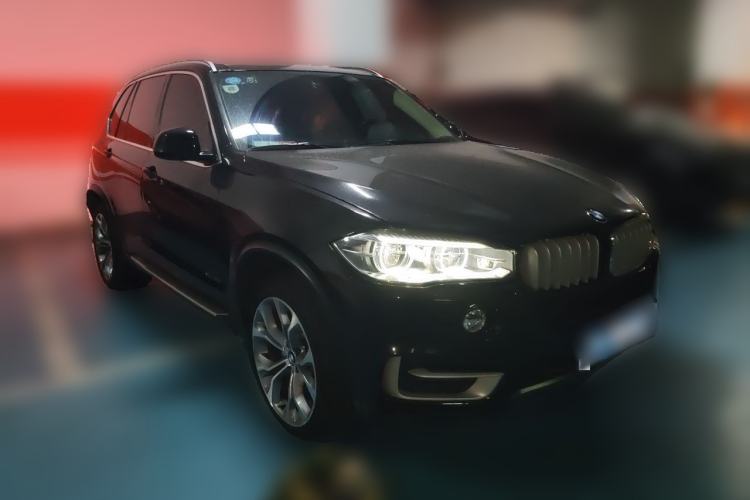 Used BMW X5 2017 xDrive35i Luxury Edition Front Right 45 Deg