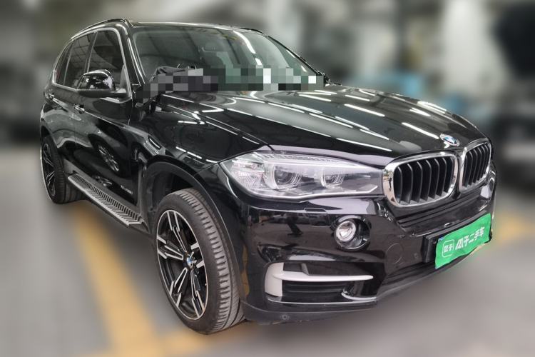 Used BMW X5  Front Right 45 Deg