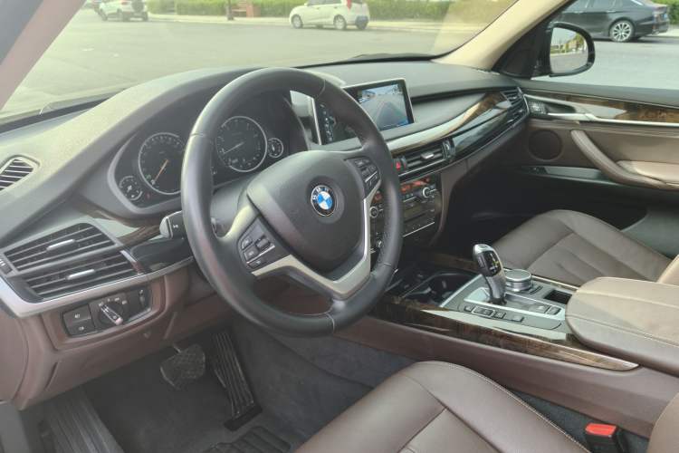 Used BMW X5 2017 xDrive28i Interior 1