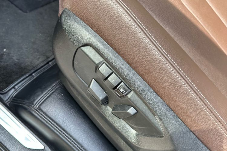 Used BMW X5 2017 xDrive28i Interior 1