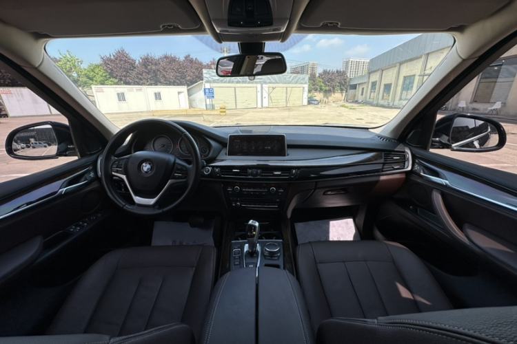 Used BMW X5 2017 xDrive28i Interior 1