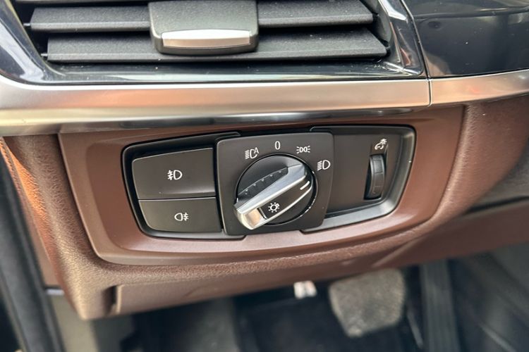 Used BMW X5 2017 xDrive28i Interior 10