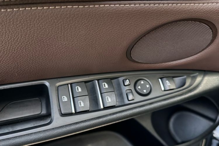 Used BMW X5 2017 xDrive28i Interior 12