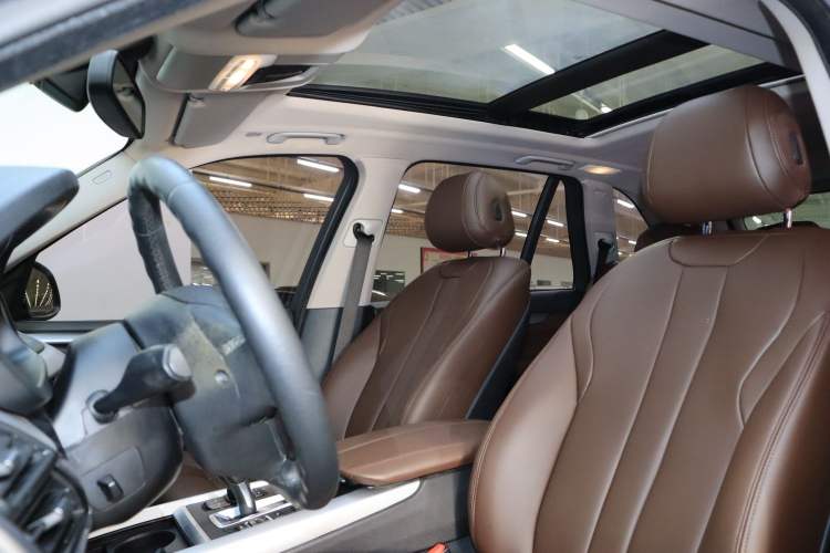 Used BMW X5 2017 xDrive35i Middle East Interior 2