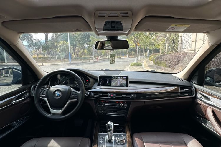 Used BMW X5 2017 xDrive28i Interior 2