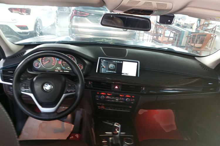 Used BMW X5 2017 xDrive28i Interior 2