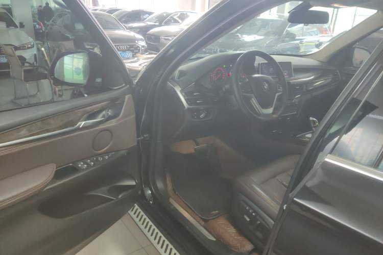 Used BMW X5 2017 xDrive35i Elegant Edition Interior 3