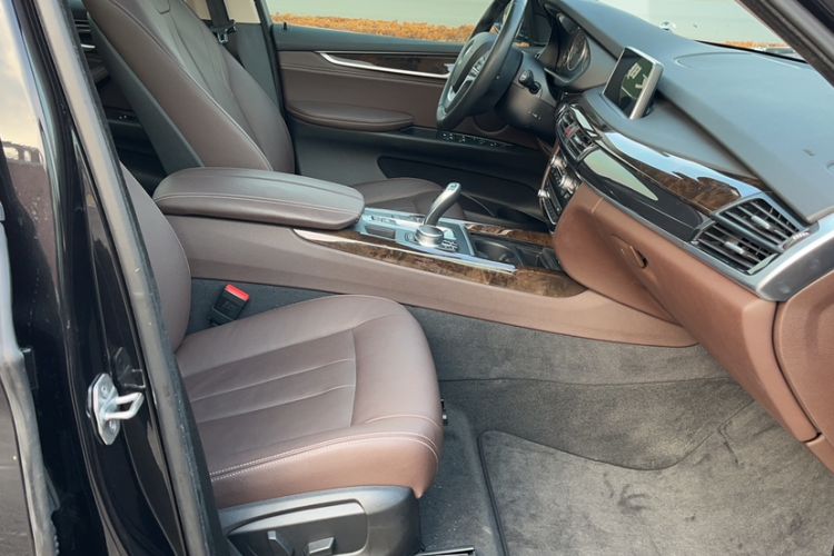 Used BMW X5 2017 xDrive28i Interior 3