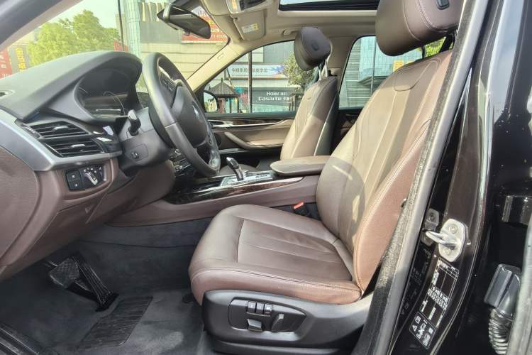 Used BMW X5 2017 xDrive28i Interior 3