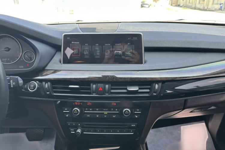Used BMW X5 2017 xDrive28i Interior 3
