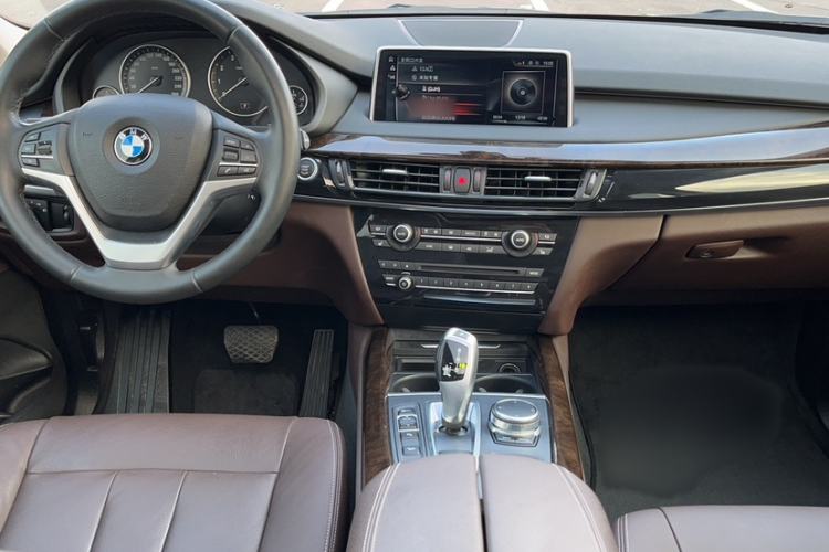 Used BMW X5 2017 xDrive28i Interior 4
