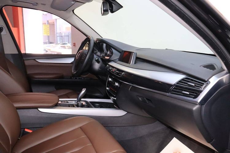 Used BMW X5 2017 xDrive35i Middle East Interior 4