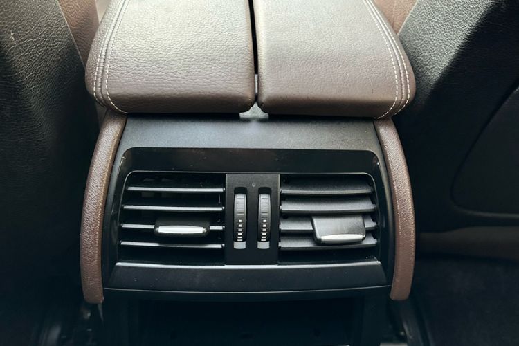 Used BMW X5 2017 xDrive28i Interior 4