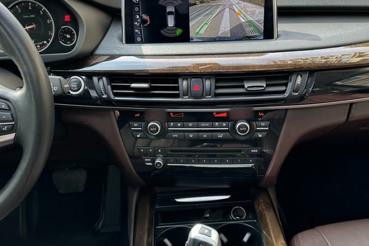 Used BMW X5 2017 xDrive28i Interior 5