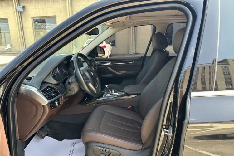 Used BMW X5 2017 xDrive28i Interior 5