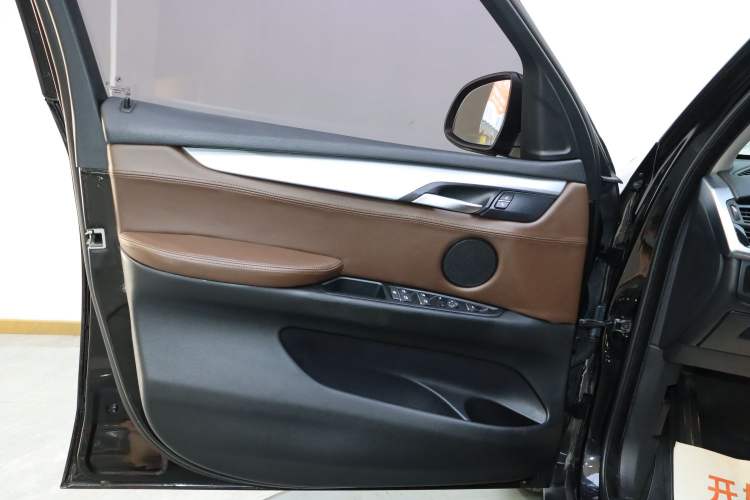 Used BMW X5 2017 xDrive35i Middle East Interior 6