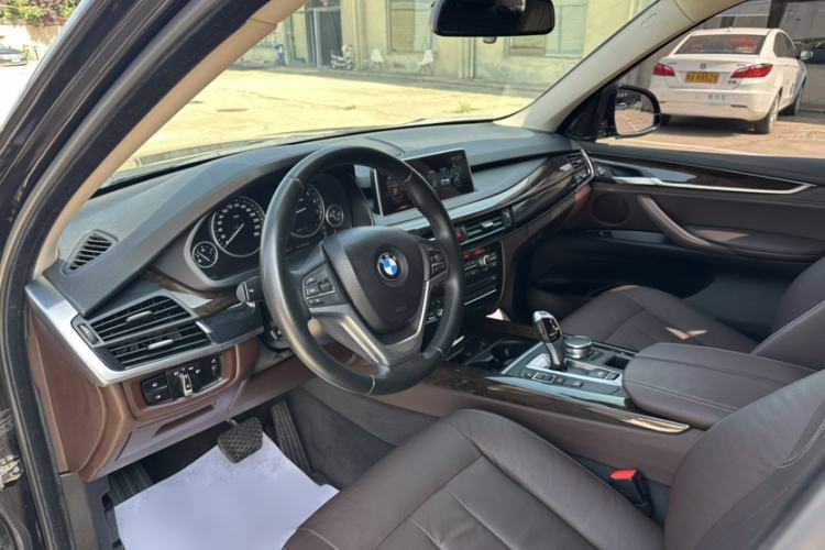 Used BMW X5 2017 xDrive28i Interior 6