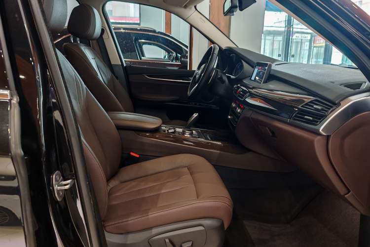 Used BMW X5 2017 xDrive35i Elegant Edition Interior 6