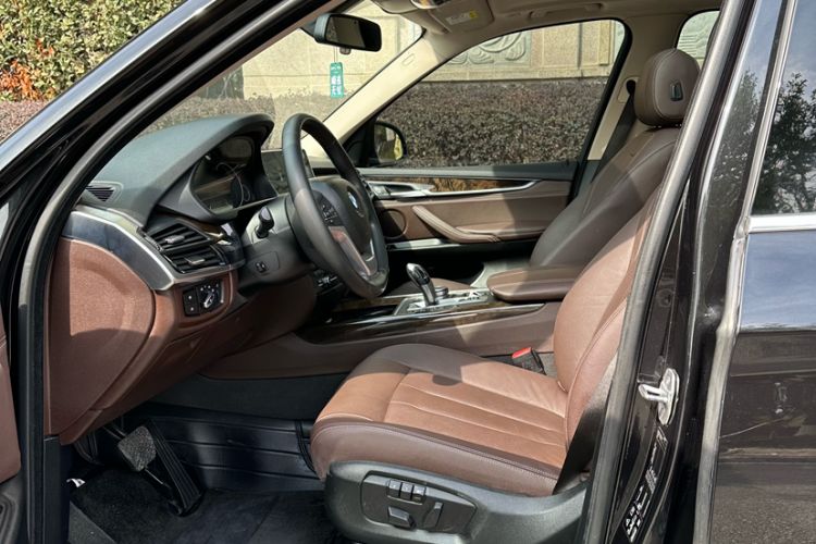 Used BMW X5 2017 xDrive28i Interior 7
