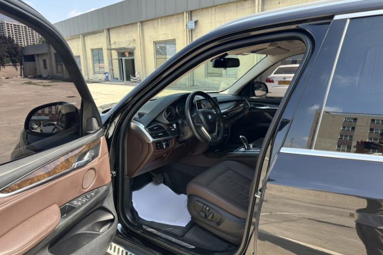 Used BMW X5 2017 xDrive28i Interior 7