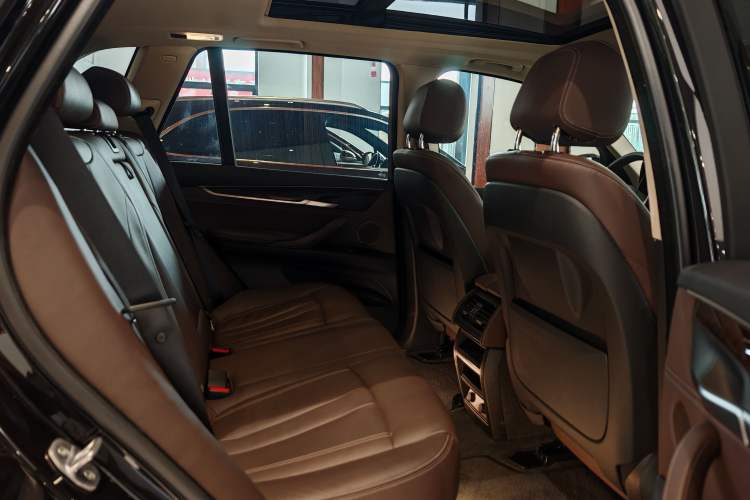 Used BMW X5 2017 xDrive35i Elegant Edition Interior 7