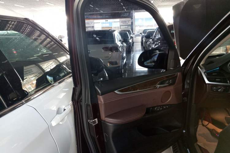 Used BMW X5 2017 xDrive28i Interior 7