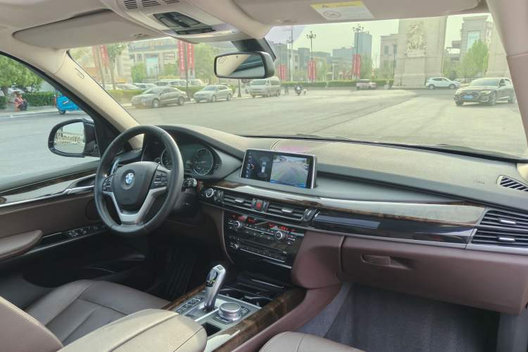 Used BMW X5 2017 xDrive28i Interior 8