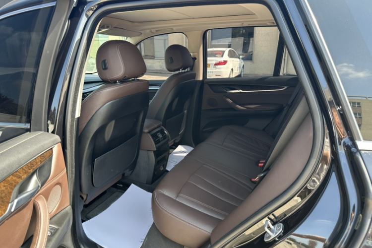 Used BMW X5 2017 xDrive28i Interior 8