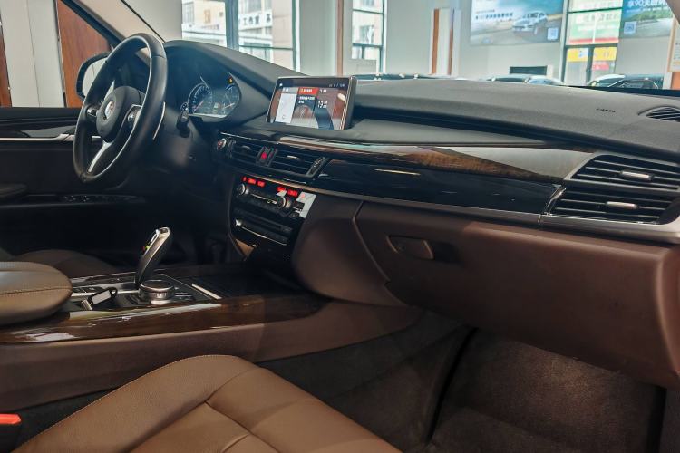 Used BMW X5 2017 xDrive35i Elegant Edition Interior 8