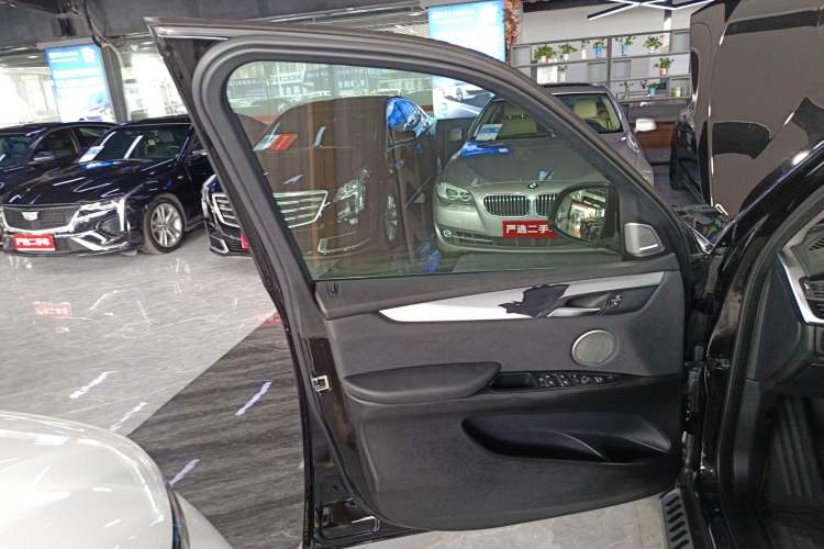 Used BMW X5 2017 xDrive35i Middle East Left Front Door Interior