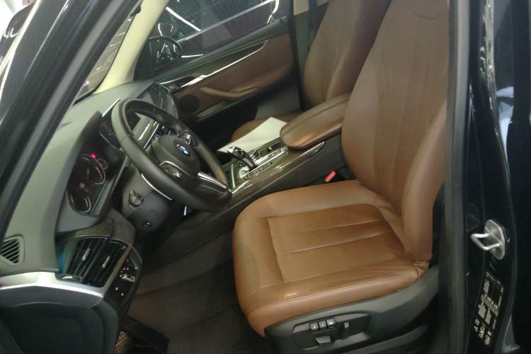 Used BMW X5 2017 xDrive35i Premium Luxury Middle East Left Front Seat