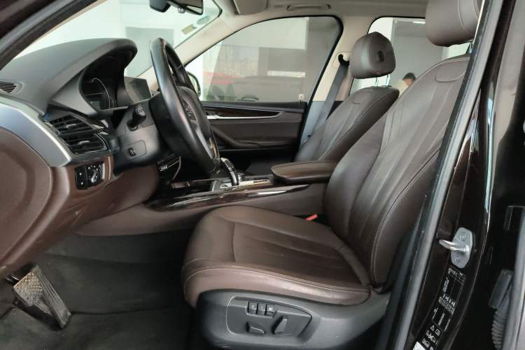 Used BMW X5 2017 xDrive28i Left Front Seat