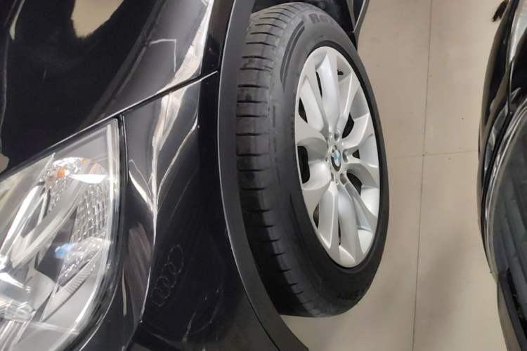 Used BMW X5 2017 xDrive35i Elegant Edition Left Front Wheel Hub