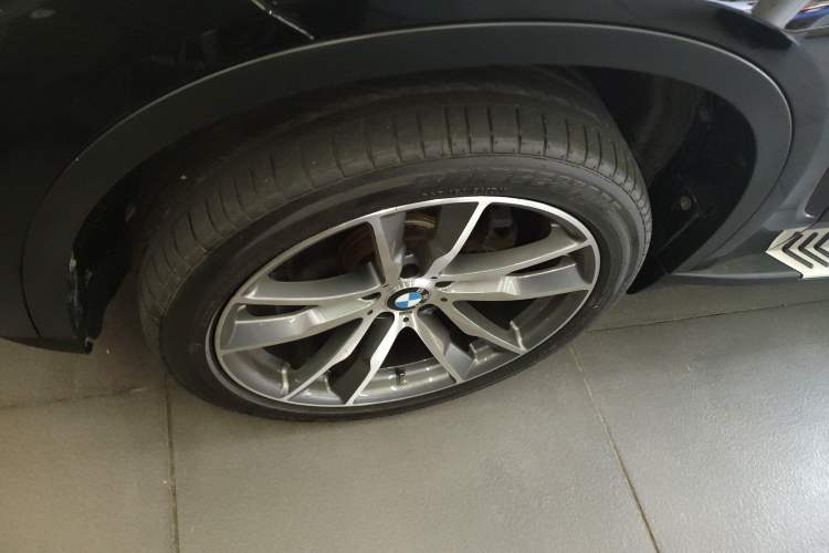 Used BMW X5 2017 xDrive35i Premium Luxury Middle East Left Front Wheel Hub