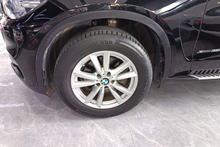 Used BMW X5 2017 xDrive35i Middle East Left Front Wheel Hub
