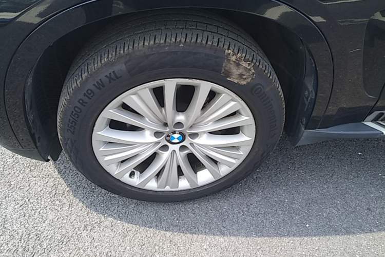 Used BMW X5 2017 xDrive28i Left Front Wheel Hub