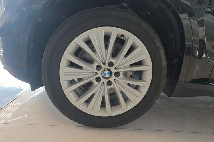 Used BMW X5 2017 xDrive28i Left Front Wheel Hub