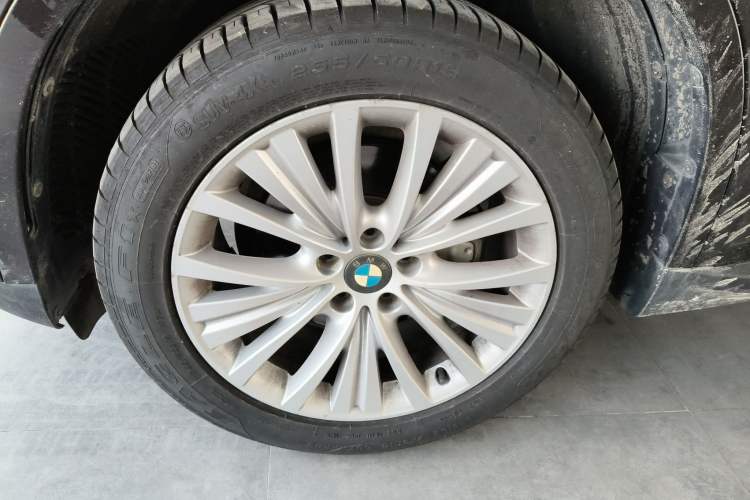 Used BMW X5 2017 xDrive28i Left Front Wheel Hub