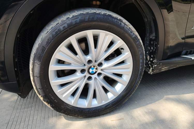 Used BMW X5 2017 xDrive35i Leading Model Left Front Wheel Hub