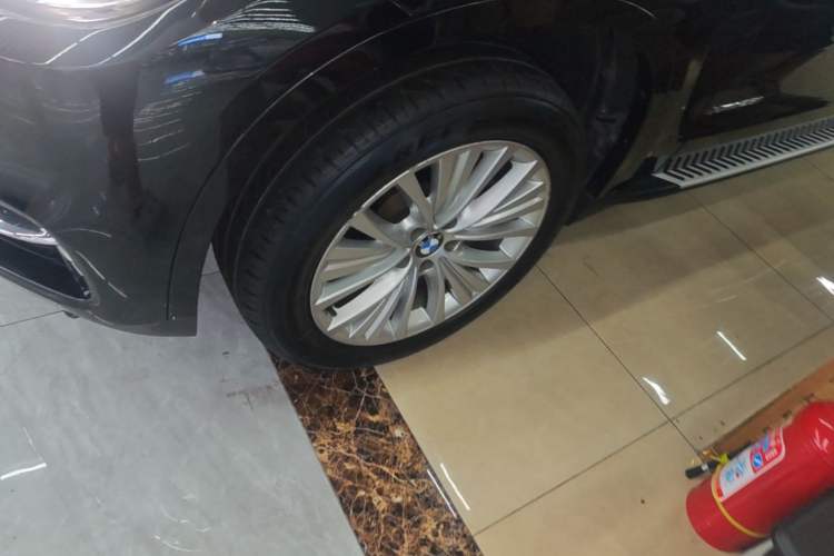 Used BMW X5 2017 xDrive28i Left Front Wheel Hub
