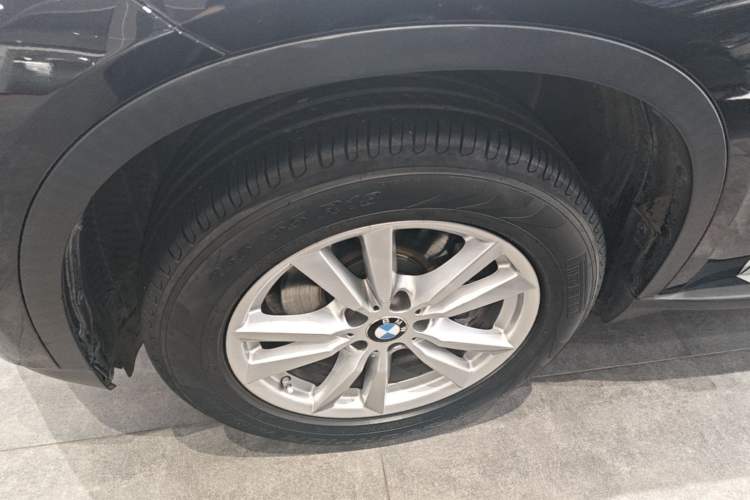 Used BMW X5 2017 xDrive35i Middle East Left Front Wheel Hub
