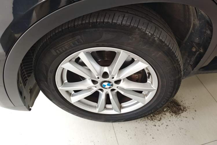 Used BMW X5 2017 xDrive35i Standard Model U.S. Specification Left Front Wheel Hub