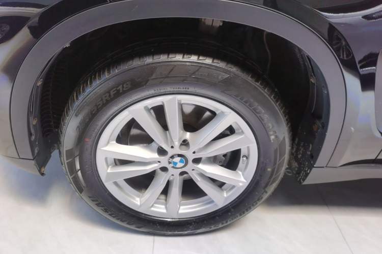 Used BMW X5 2017 xDrive35i Standard Model U.S. Specification Left Front Wheel Hub