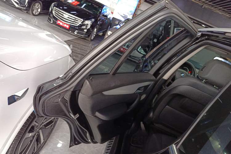 Used BMW X5 2017 xDrive35i Middle East Left Rear Door Interior