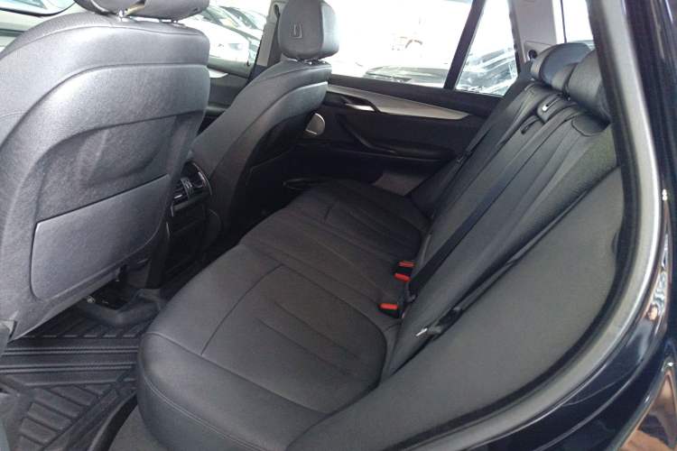 Used BMW X5 2017 xDrive35i Middle East Left Rear Seat