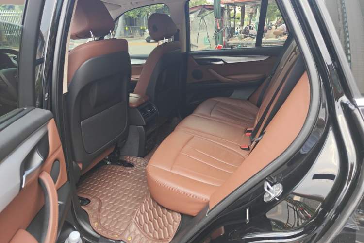 Used BMW X5  Left Rear Seat