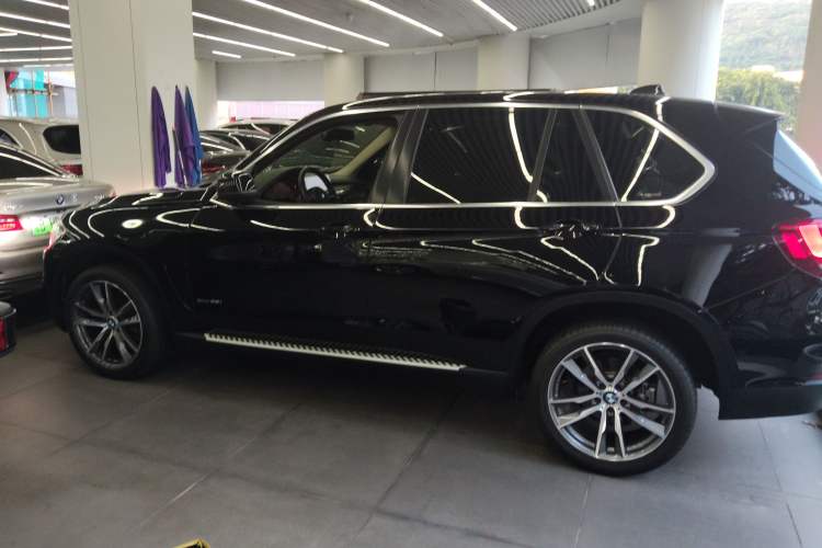 Used BMW X5 2017 xDrive35i Premium Luxury Middle East Left Side