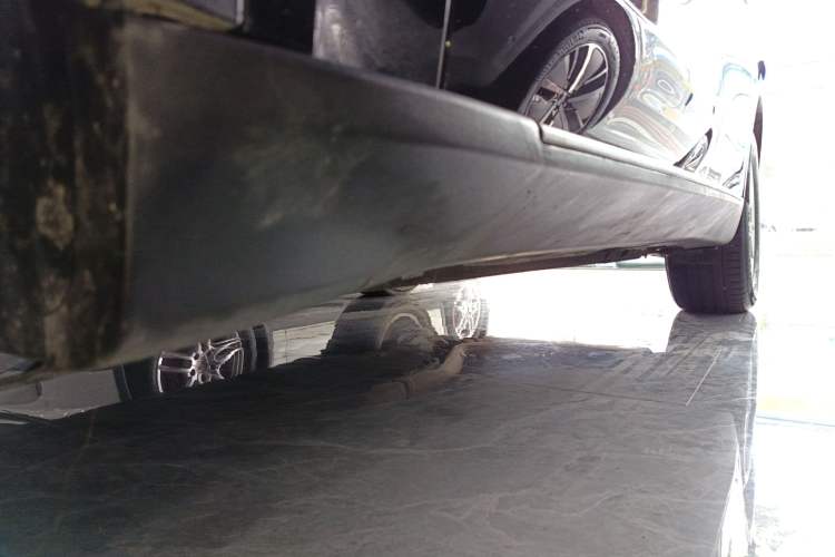 Used BMW X5 2017 xDrive35i Middle East Left Side Sill