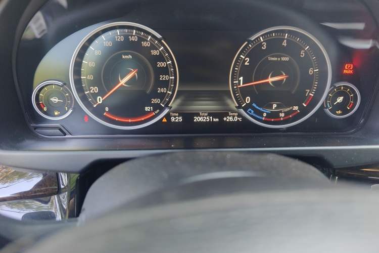 Used BMW X5 2017 xDrive28i Odometer Close Up